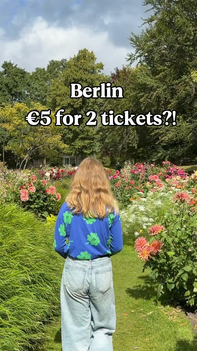 Werbung | @britzer.garten is one of my favorite green places in Berlin! 🌿
We visit it every year and I just love how peaceful it feels there - so much nature and space to slow down, but at the same time plenty to do with kids.
And right now is a REALLY good time to visit: the dahlias are in bloom 🌸 and there’s a special 2-for-1 offer!
🎟️ Use my code 2FOR1_MUM at the ticket office and get 2 regular Britzer Garten day tickets for only €5!
And the best part: the same code also works at Gärten der Welt! There you pay €9 for 2 regular day tickets or €12.90 for 2 combination tickets including the cable car.
Important: the code can only be used at the ticket office, not online - just show a screenshot.
📅 Valid until 11.10.2026
More details: britzergarten.de/2for1
So if you haven’t been to Britzer Garten this year yet - now you have a very good reason to go! 🌿🌸
#grünberlin #britzergarten #berlinausflug #berlintipps #parkberlin