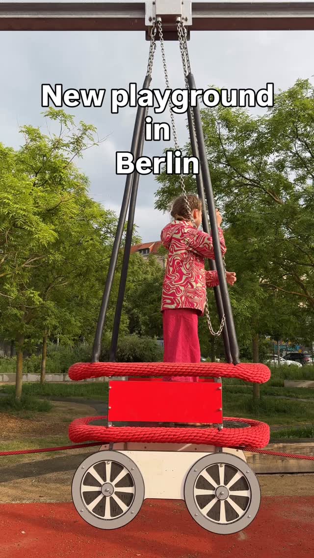 #berlinwithkids #berlinmitkind #spielplatz 
New playground in Berlin that was opened on 9.05 - not very big but really cool. We spent few hours there and my daughter did not want to leave!
Address:
📍Spielplatz „Güterbahnhof“, Siemensstraße 27
Have fun! 🚂