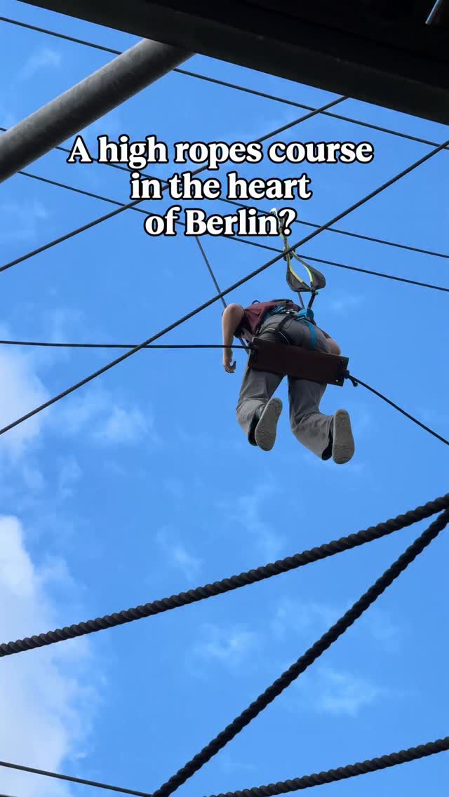 #berlinwithkids #berlinmitkind
I’ve seen @mountmitte so many times from the tram window and always thought it looked really, really cool. A high ropes course in the middle of the city? Wow!
We finally tried it and it was just as good as expected. 😍

🌳 Different courses and difficulty levels
🌳 Really nice, relaxed vibe
🌳 Right next to Nordbahnhof, super easy to reach by public transport

Definitely a place worth adding to your Berlin bucket list!

#mountmitte