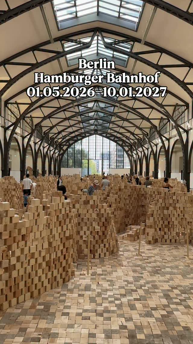 #berlinwithkids #berlinmitkind 
Another place I really wanted to visit this summer was the new exhibition at @hamburger_bahnhof : Lina Lapelytė. We Make Years Out of Hours.

Visually, it looked very inviting - 400,000 wooden blocks spread across the huge historic hall, and you’re actually encouraged to touch them, move them and build whatever you want.

But there’s more behind it than just playing with wooden blocks.

👉The landscape is constantly changing as visitors and performers build new structures and take old ones apart. Nothing stays the same for long - and that’s exactly the point. The work is about time, change and coexistence: what stays, what disappears, who decides what gets built and what has to make space for something new. From hours we make years, and from individuals - a community.

On certain days, the installation also becomes a performance, with singers filling the hall with songs based on poetry about community, love, loss and hope.

We really enjoyed it. There was something weirdly satisfying about stacking those little wooden blocks 😅. Such a simple thing, but such a nice way to slow down and spend time together.

We also explored a few other exhibitions while we were there, which I definitely recommend doing too!

🎟 Regular admission is €16 for adults, children enter for free.

💡 TIP: If you’re visiting as a family, Sunday is a great day to go! Every Sunday is Family Sunday at Hamburger Bahnhof, with an open art studio and activities for families from 12–5 pm. Admission including all exhibitions costs €10 for a family of 2 or €15 for 3+ people, as long as at least one person is under 18.

📍 Hamburger Bahnhof - Nationalgalerie der Gegenwart
🕐 Family Sunday: museum 11 am-6 pm, family programme 12-5 pm
#artinberlin #hamburgerbahnhof #artwithkids